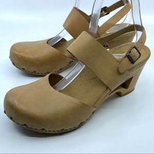 Dansko 39 Thea Nude Leather Wooden Clog